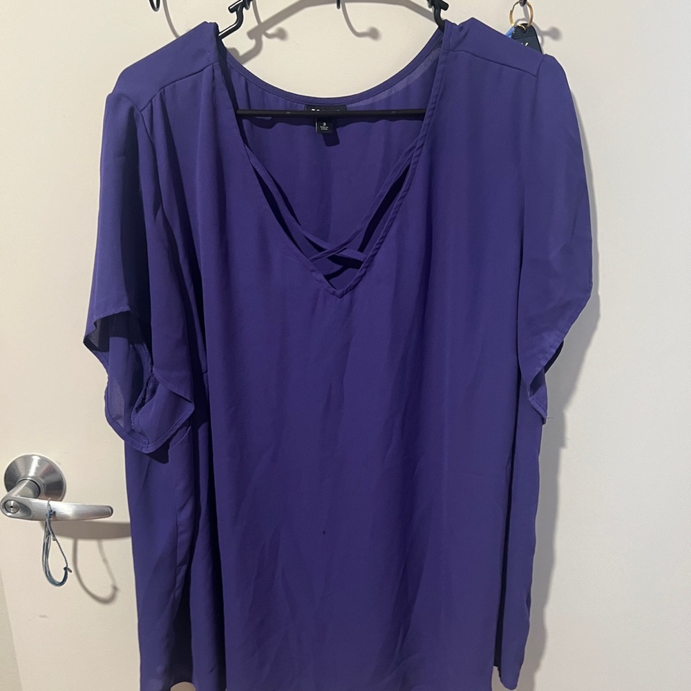 46. Women's Purple V-Neck Top